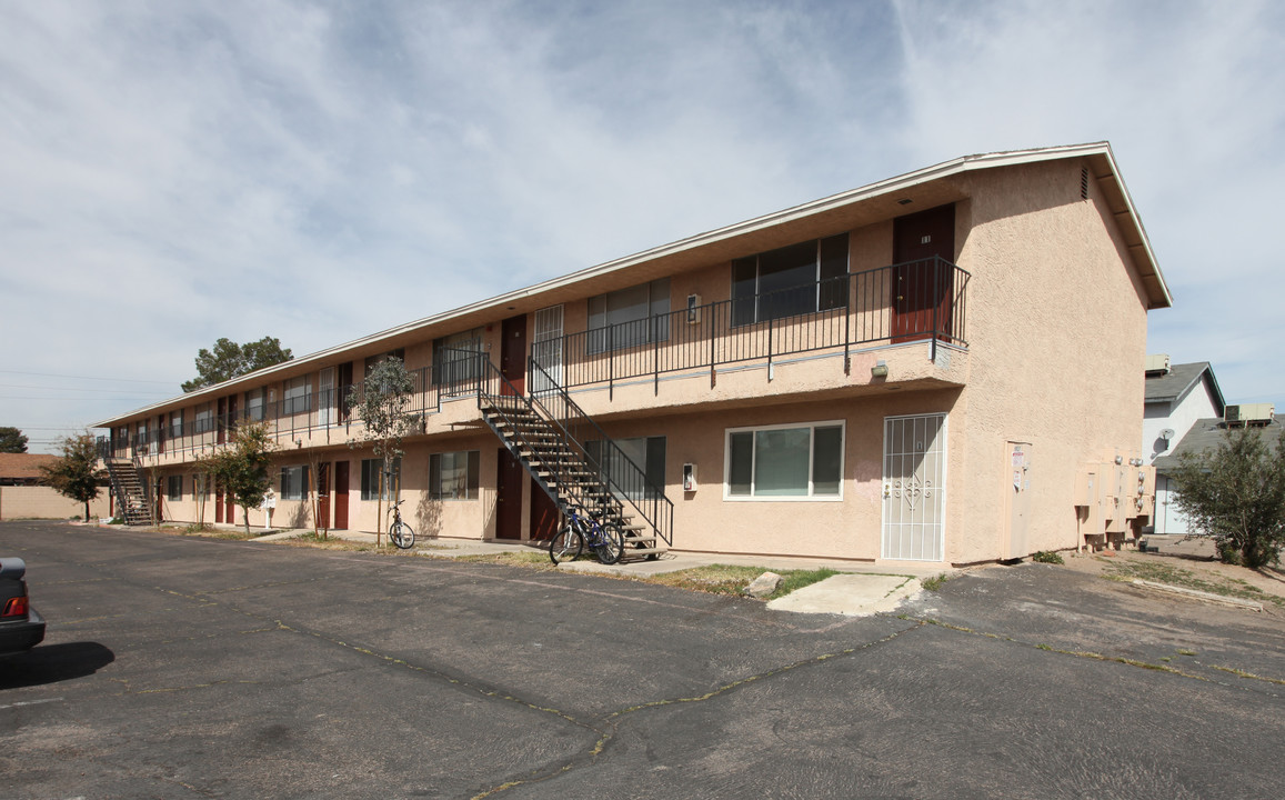 Merlayne Villas in Henderson, NV - Building Photo