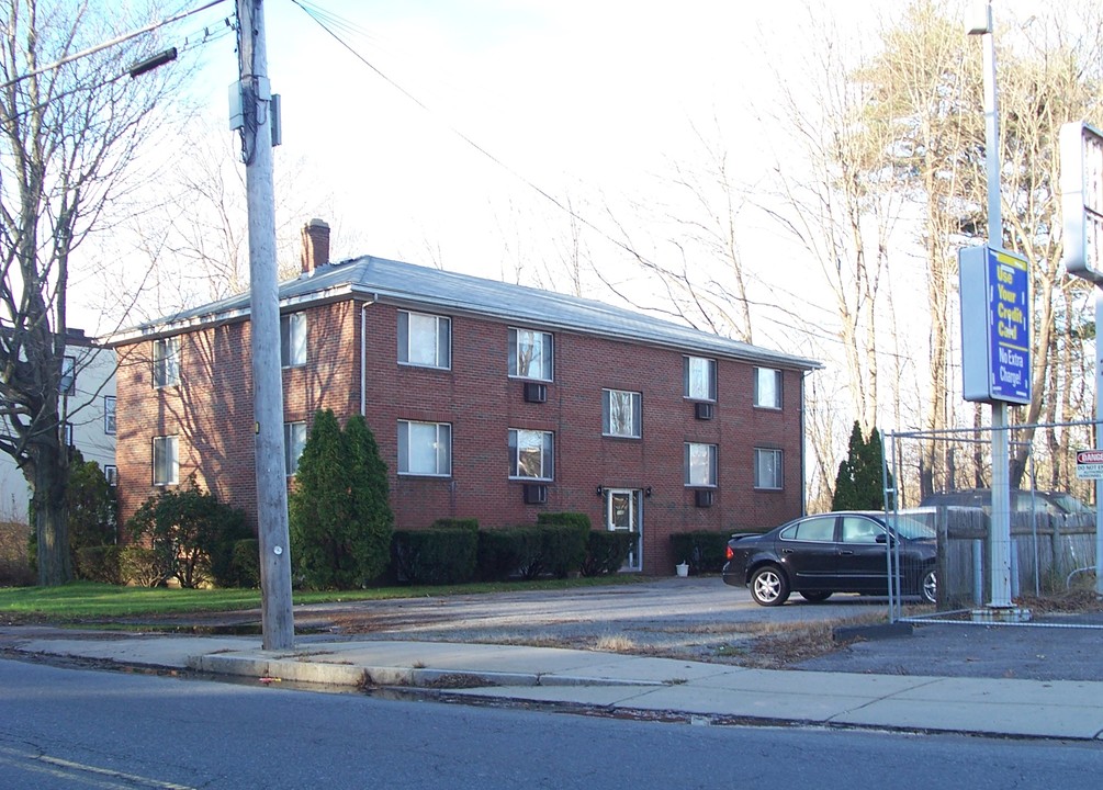 1045 Main St in Walpole, MA - Foto de edificio