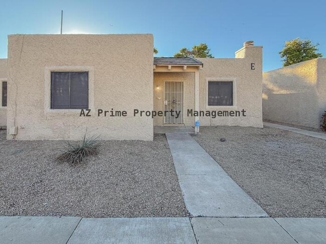 15601 N 27th St in Phoenix, AZ - Building Photo - Building Photo