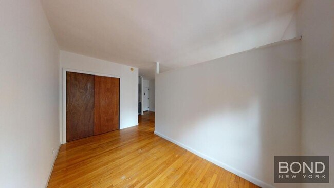 947 1st Ave in New York, NY - Building Photo - Building Photo