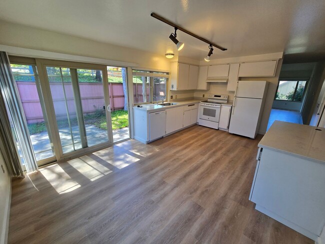 10637 Esmeraldas Dr in San Diego, CA - Building Photo - Building Photo