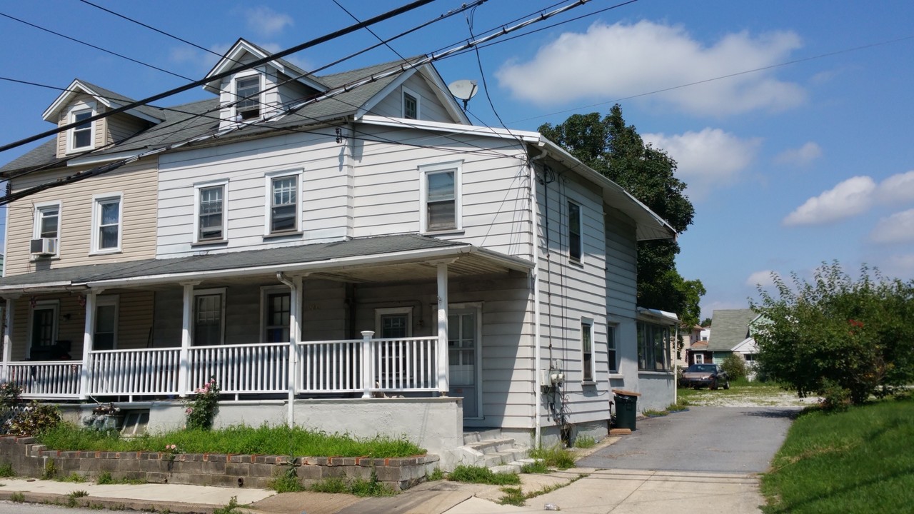 328 Fairview Rd in Woodlyn, PA - Building Photo