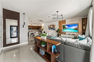 4741 NW 84th Ave in Doral, FL - Building Photo - Building Photo