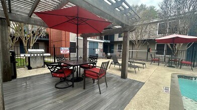 5426 Menchaca Rd in Austin, TX - Building Photo - Building Photo