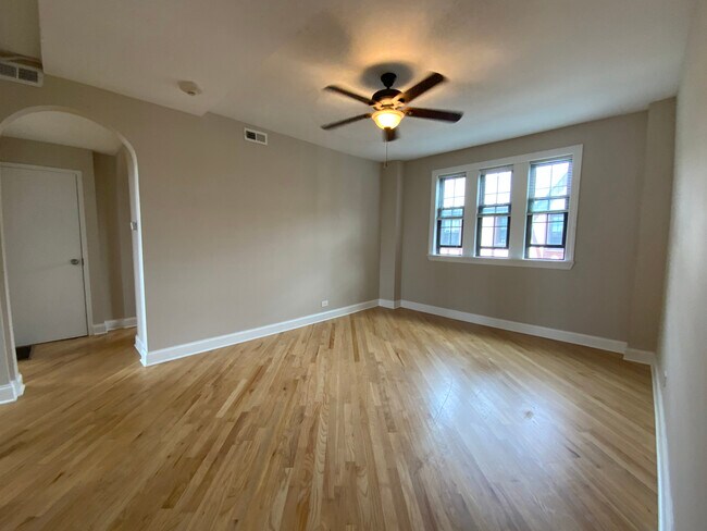 894 Green Bay Rd in Winnetka, IL - Foto de edificio - Building Photo