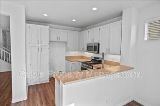 27511 Midas Ln in Santa Clarita, CA - Building Photo - Building Photo