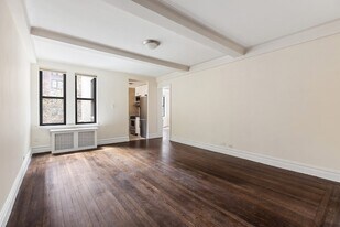41 W 72nd St, Unit 4B in New York, NY - Building Photo