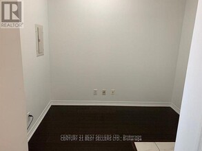 223-2223 Webb Dr in Mississauga, ON - Building Photo - Building Photo