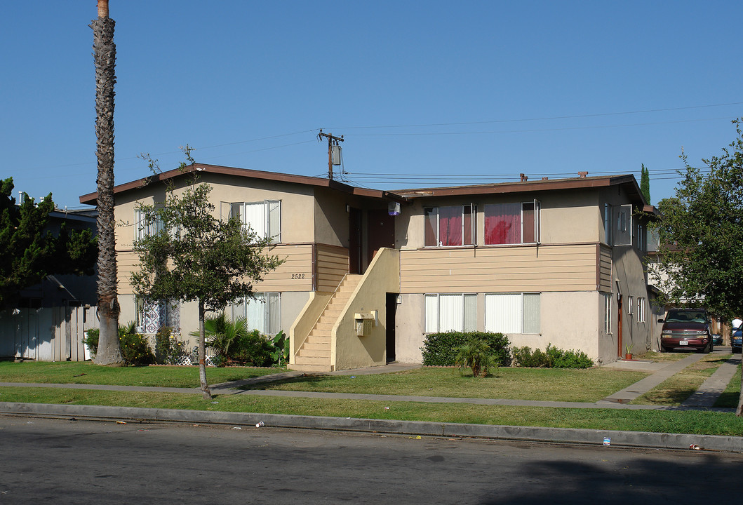 2522 S Rosewood Ave in Santa Ana, CA - Building Photo