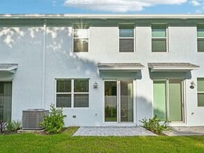 458 Salisbury Cir in Fort Pierce, FL - Building Photo - Building Photo