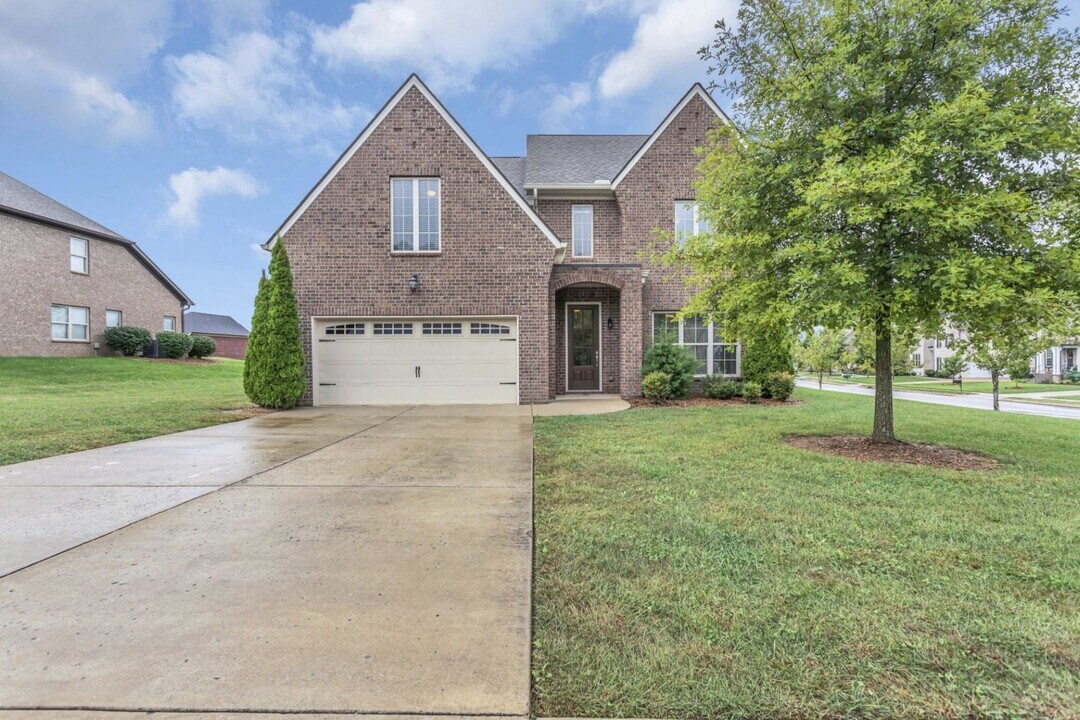 6093 Kidman Ln in Spring Hill, TN - Building Photo