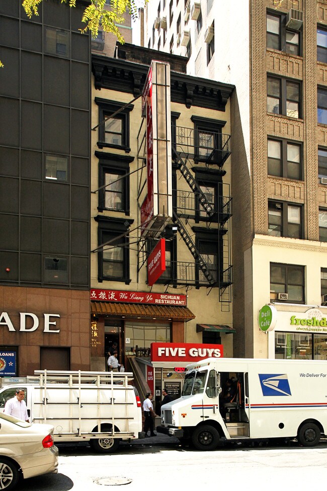 36 W 48th St