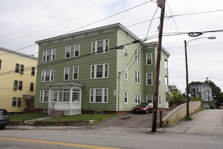 40 Bartlett St in Lewiston, ME - Foto de edificio