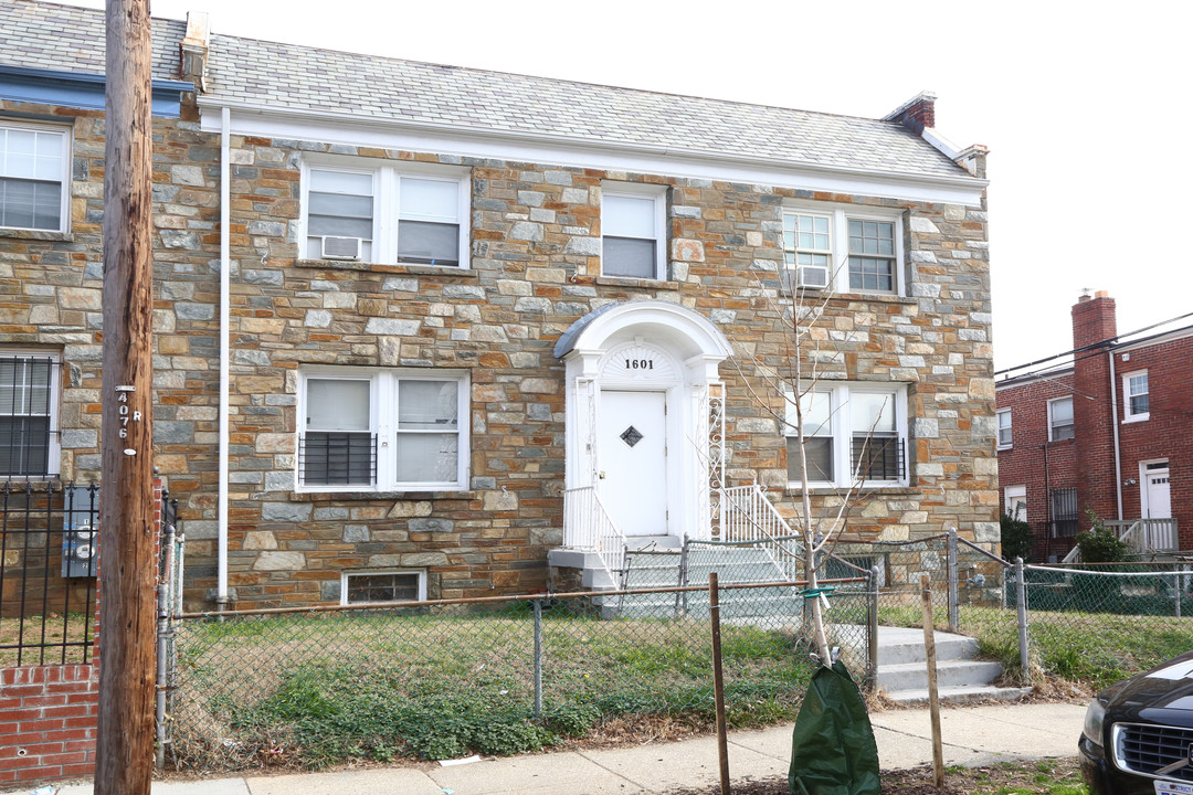 1601 Holbrook St NE in Washington, DC - Building Photo