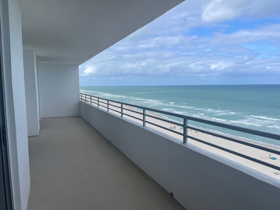 5555 Collins Ave in Miami Beach, FL - Building Photo