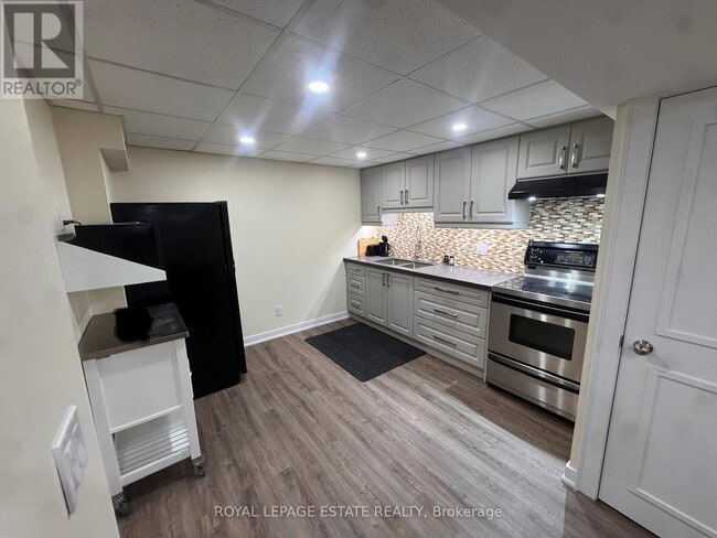 property at 5 Barlow Rd