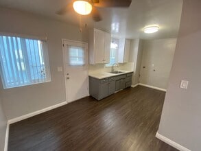 308-310 Culper Ct in Hermosa Beach, CA - Building Photo - Building Photo