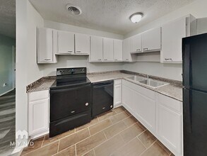 5906 Pineglen Ct in Riverdale, GA - Building Photo - Building Photo