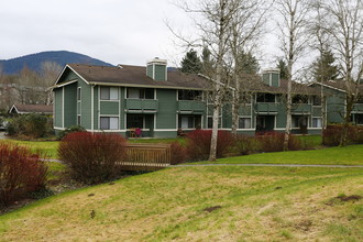 Gilman Square in Issaquah, WA - Building Photo - Building Photo