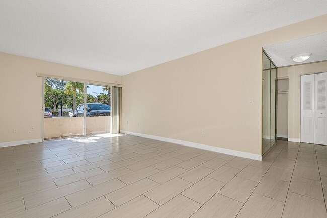 7765 SW 86th St in Miami, FL - Building Photo - Building Photo