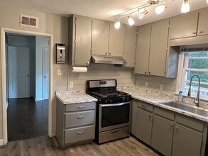 5454 Lusann Dr in Mobile, AL - Building Photo - Building Photo
