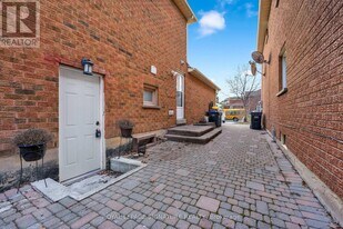 4502 Violet Rd in Mississauga, ON - Building Photo