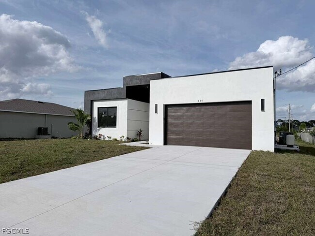 477 Rayford St in Lehigh Acres, FL - Building Photo - Building Photo