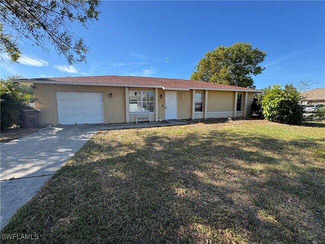 246 SW 36th Terrace in Cape Coral, FL - Building Photo - Building Photo