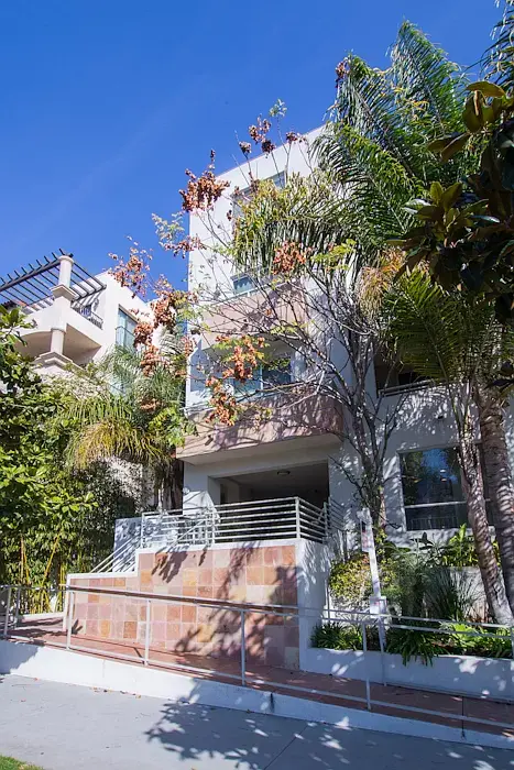 1430 S Beverly Glen Blvd in Los Angeles, CA - Building Photo