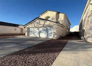 9300 Cool Creek Ave in Las Vegas, NV - Foto de edificio - Building Photo