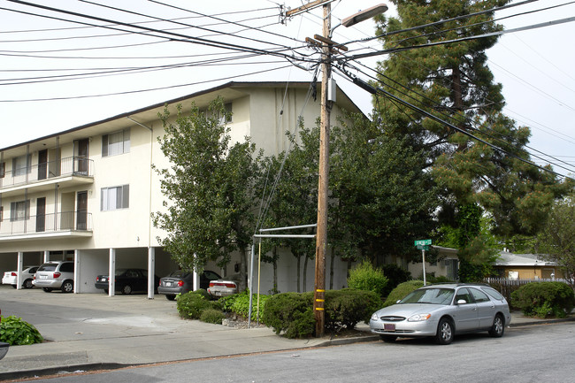 1492 Ebener St in Redwood City, CA - Building Photo - Building Photo