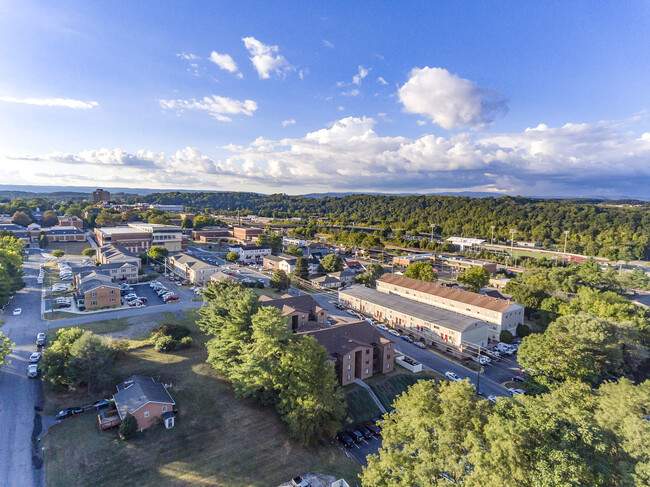 Scott's Run Apartments & Townhomes in Radford, VA - Building Photo - Building Photo