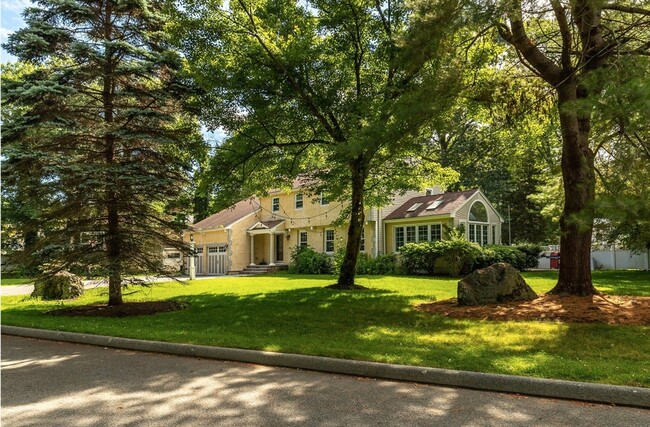 2 Sigmund St in Lynnfield, MA - Building Photo - Building Photo