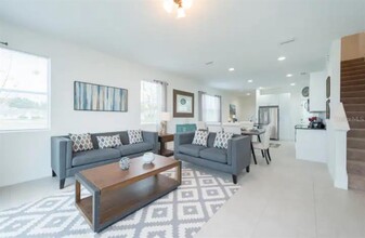 470 Lake Shore Pkwy in Davenport, FL - Building Photo - Building Photo