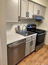 11 King Arthur Dr in East Lyme, CT - Building Photo - Building Photo