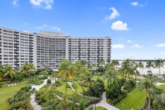 1500 Bay Rd, Unit N-1521 in Miami Beach, FL - Building Photo - Building Photo