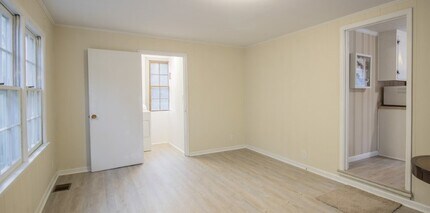 240 Adams Rd in Bloomingdale, GA - Building Photo - Building Photo