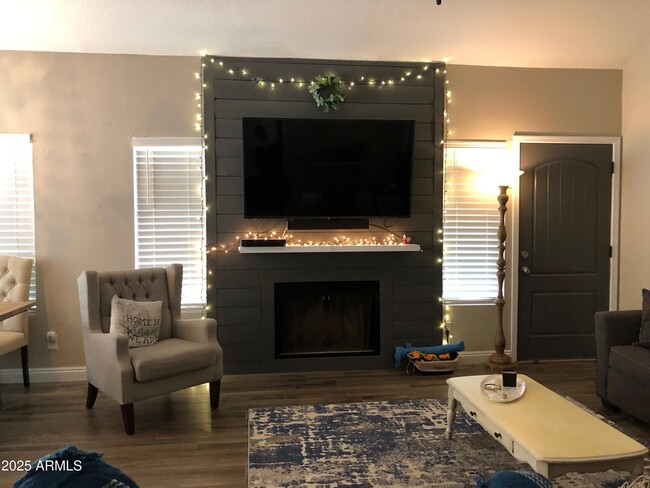 property at 826 E Rockwell Dr