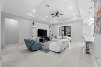 2642 10th Ave NE in Naples, FL - Foto de edificio - Building Photo