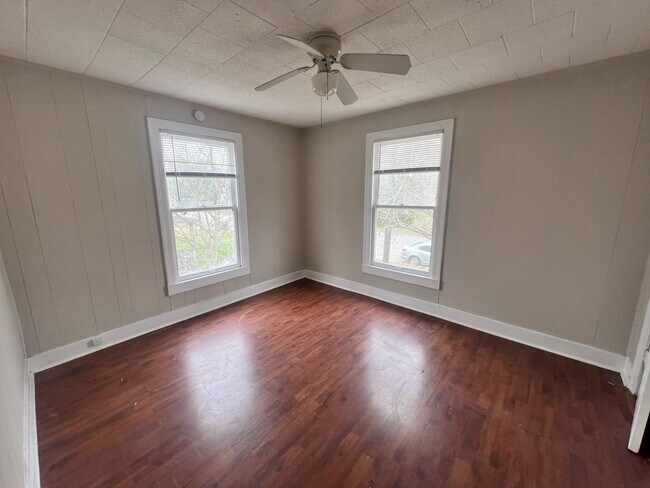 property at 312 S Pumphrey St