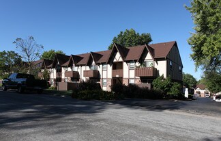 London Park in Overland Park, KS - Building Photo
