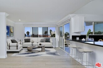 1649 Appian Way in Santa Monica, CA - Building Photo - Building Photo