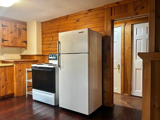 6 Long Farm Terrace in Greenfield, MA - Building Photo - Building Photo