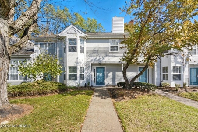 325 Towne Dr in Englishtown, NJ - Building Photo - Building Photo