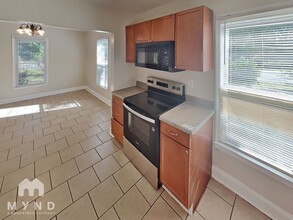 2632 Shamrock Dr in Charlotte, NC - Building Photo - Building Photo