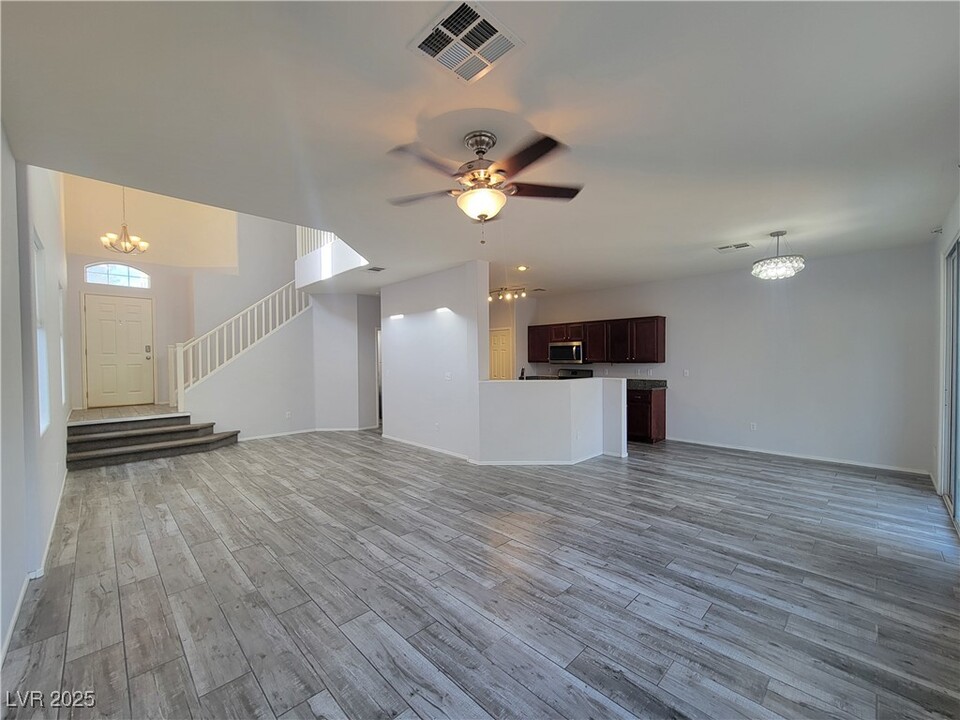 10654 Dawns Mist Ave in Las Vegas, NV - Building Photo