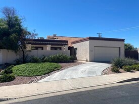 405 E Huber St in Mesa, AZ - Building Photo