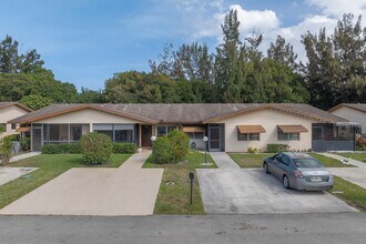 Pine Ridge South I in Greenacres, FL - Building Photo - Building Photo
