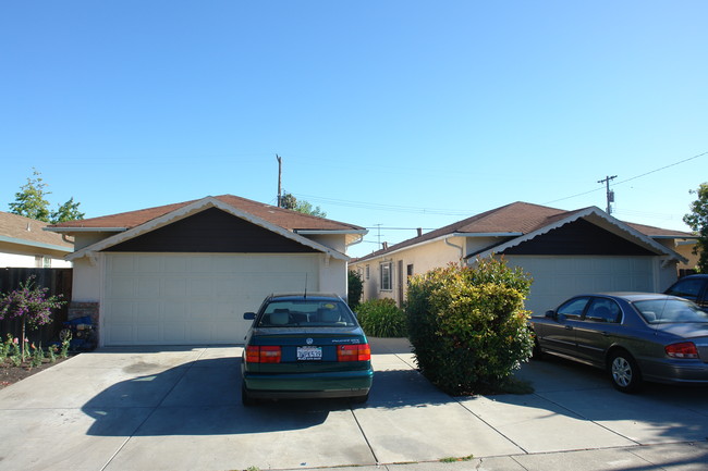 2431 Karen Dr in Santa Clara, CA - Building Photo - Building Photo