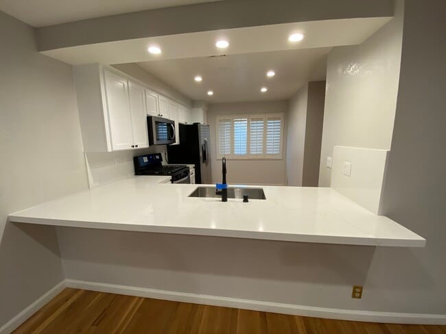 2022 Delaware Ave in Santa Monica, CA - Building Photo - Building Photo